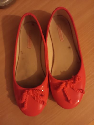 Girl's shoes, size 3
