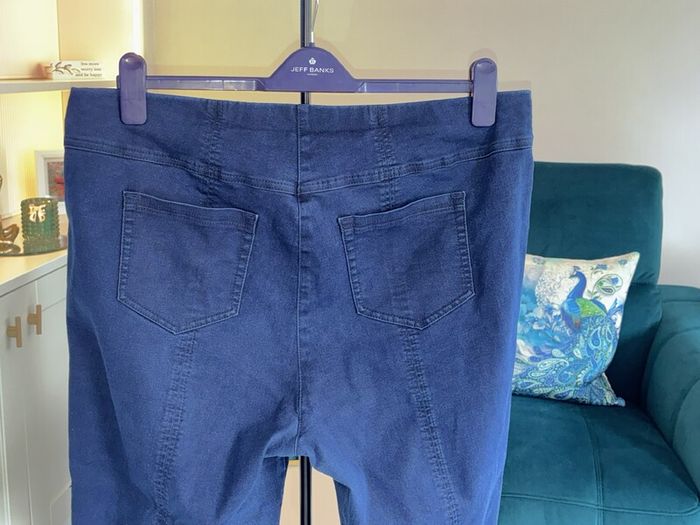 Ladies Navy Cropped Straight Fit Jeans from Robell
