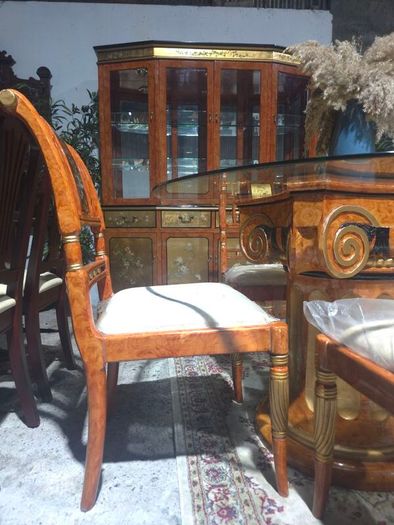 table+6 chairs+displqy cabinet