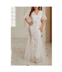 Stunning White Dress with Silver Threads size 18