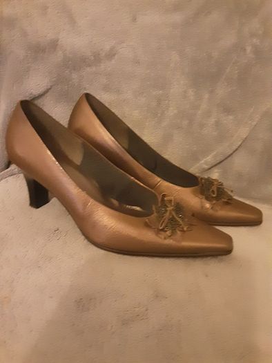 Shoes/Gabor Ladies Court Shoe .. Colour: Bronze .. Size: 5.5 UK .. Price Drop