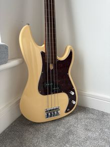 Marcus Miller P5 Fretless