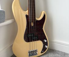 Marcus Miller P5 Fretless