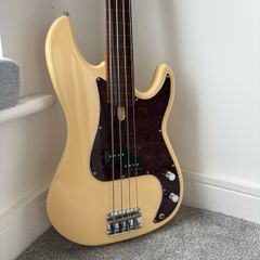 Marcus Miller P5 Fretless