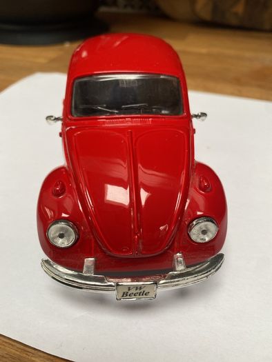 Maisto.volkswagen BW Beetle red midst scale 1:24  die cast VW