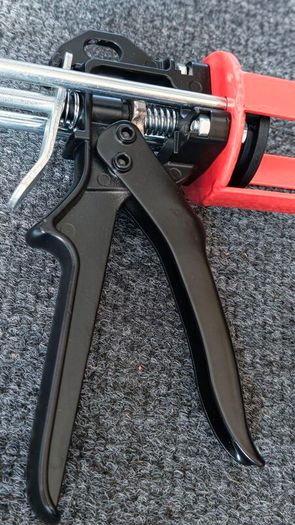 Heavy-Duty Caulking Gun JTOOL380 (Wide Frame)