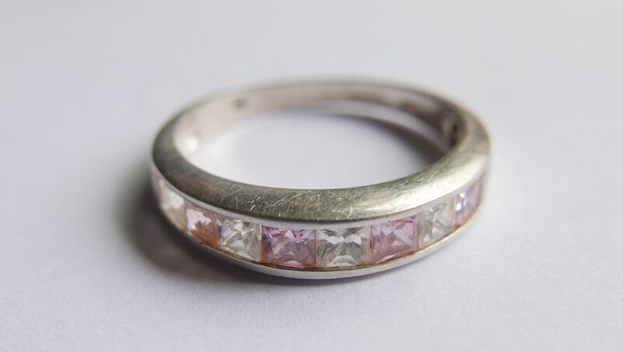 Vintage 925 Sterling Silver Ring with Pink and Clear Stones size Q - 3,0g