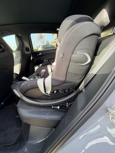 Sirona Gi car seat with base