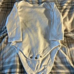 new vest 9/12 mths