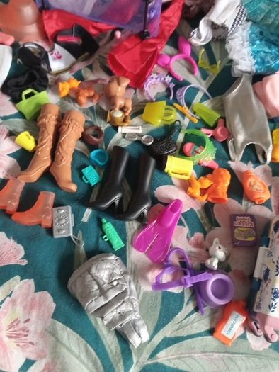 dolls clothes and accessories