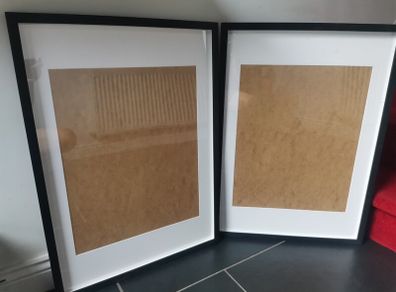 Set of 2 photo frames.