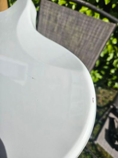 Electric base guitar