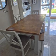 RICHMOND Dining table and chairs