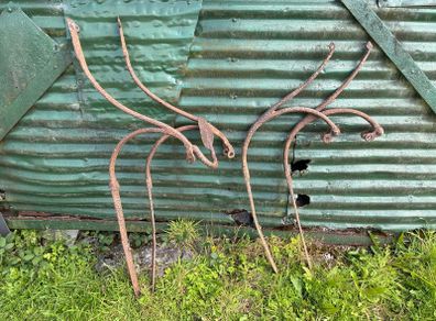 Set of 4 old trap springs