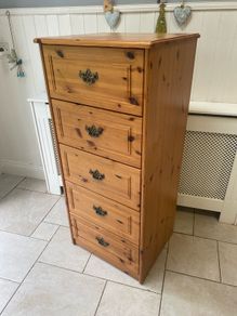 Chest of drawers in country pine . Immaculate condition
