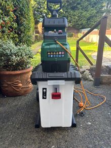 Garden shredder/wood chipper