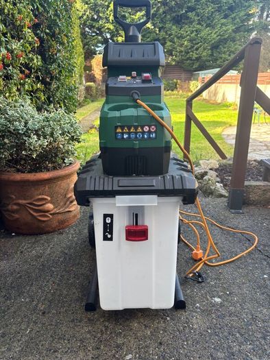Garden shredder/wood chipper