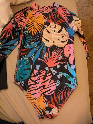 Girls swimsuit