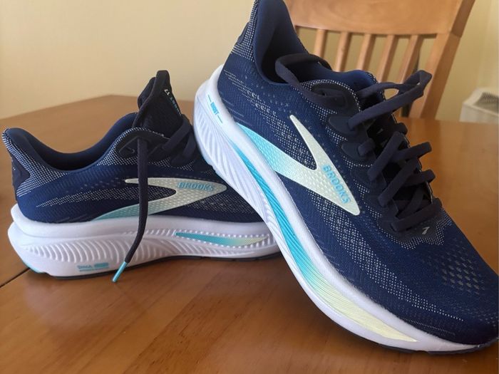 Brooks Ladies Trainers