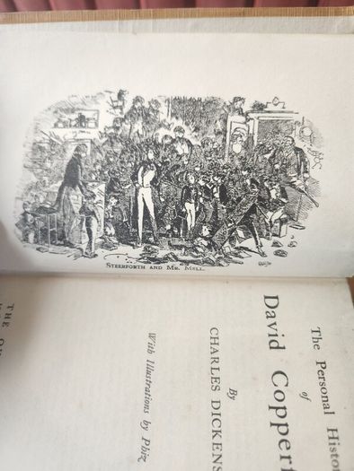 Charles Dickens Set Of 16 Hardback With Many Different Illustrators. See Photos For Same.this Is An Nice Set In Good Condition Featuring Over 20 Of His Famous Novels. See Photos For Same.