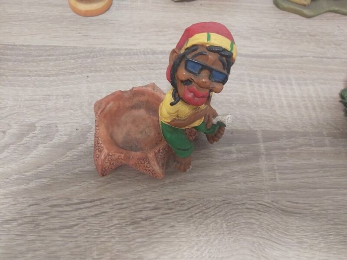 novelty ashtrays