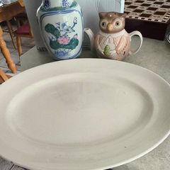 2 Items O Pottery  1- Large Platter 19.00 Euro. 40 X 31 Cm. 2-vintage Chinese Vase, 1960s 32.00