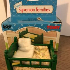 Rare Vintage Sylvanian Families Green Baby Cot