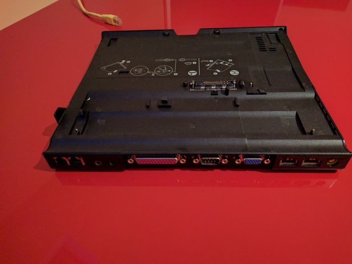 docking station and battery for Thinkpad 65