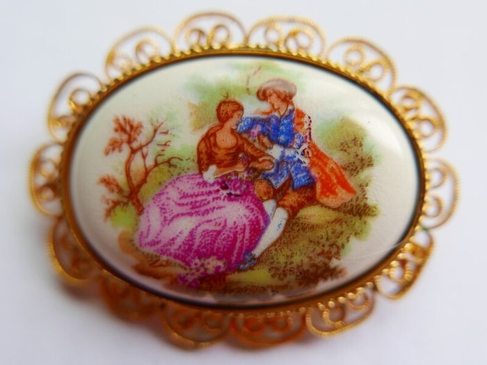 Vintage Medallion Medieval French Couple Courting Vintage Gold Brooch Pin