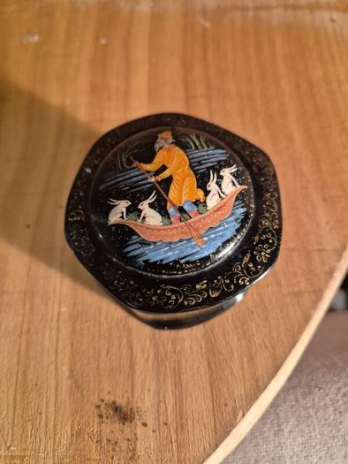 russian lacquered boxes