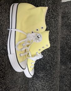 Light Yellow converse, size 7