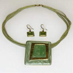 Buckingham Necklace & Earring Set In Light green