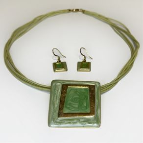 Buckingham Necklace & Earring Set In Light green