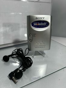 Sony Walkman SRF-59 classic AM/FM analogue personal radio 2001
