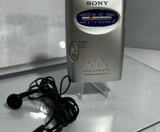 Sony Walkman SRF-59 classic AM/FM analogue personal radio 2001
