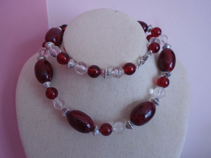 Long necklace,Jewellery,Red necklace