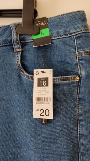 Dunnes Three Quarter Lengths NEW with tags size 16