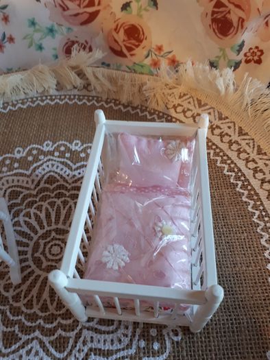 Bedding sets for dolls house nursery