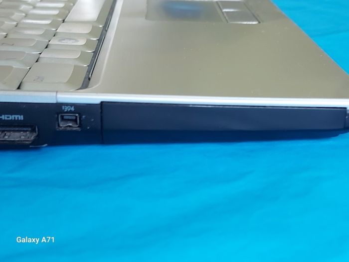 DELL XPS M1330, Windows 7, Intel Core 2 Duo CPU T8100, 2.1GHz, 4GB Ram, 300GB HDD, Chrome, VLC etc, A true Blast from the Past