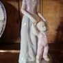porcelain mother and child Image 4