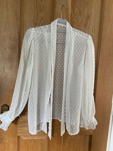 Pretty cream blouse size xl