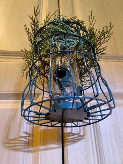 Bird feeder