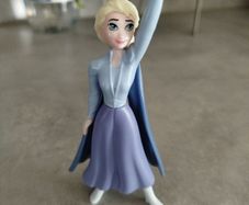 Frozen Elsa figure from Easter Kinder Maxi egg 2025. Big figure 12 cm height.