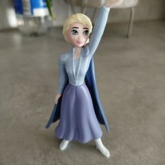 Frozen Elsa figure from Easter Kinder Maxi egg 2025. Big figure 12 cm height.