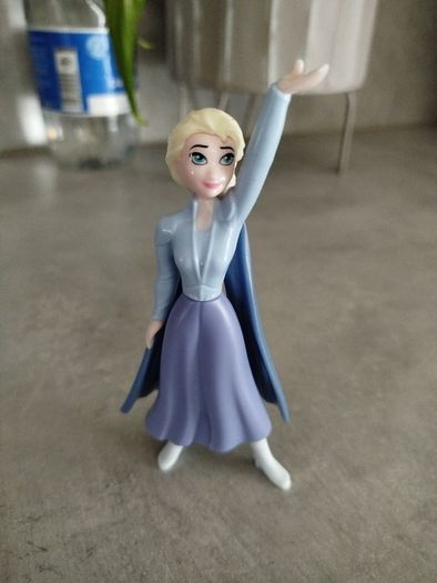Frozen Elsa figure from Easter Kinder Maxi egg 2025. Big figure 12 cm height.