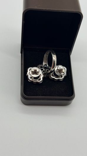 Sapphire set with Diamond