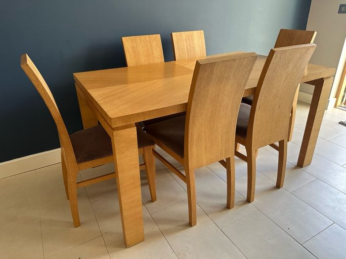 Dining Table & 6 Chairs