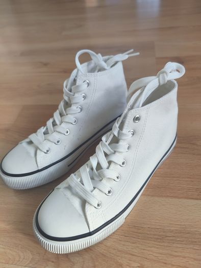 Canvas Boots, Converse Style