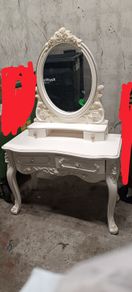 French-style dressing table