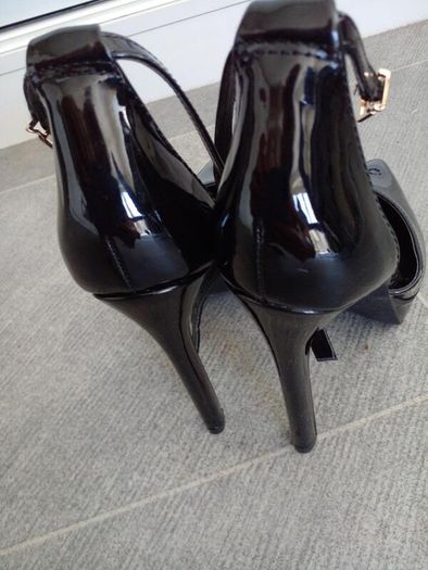 Rita Ora heels UK3
